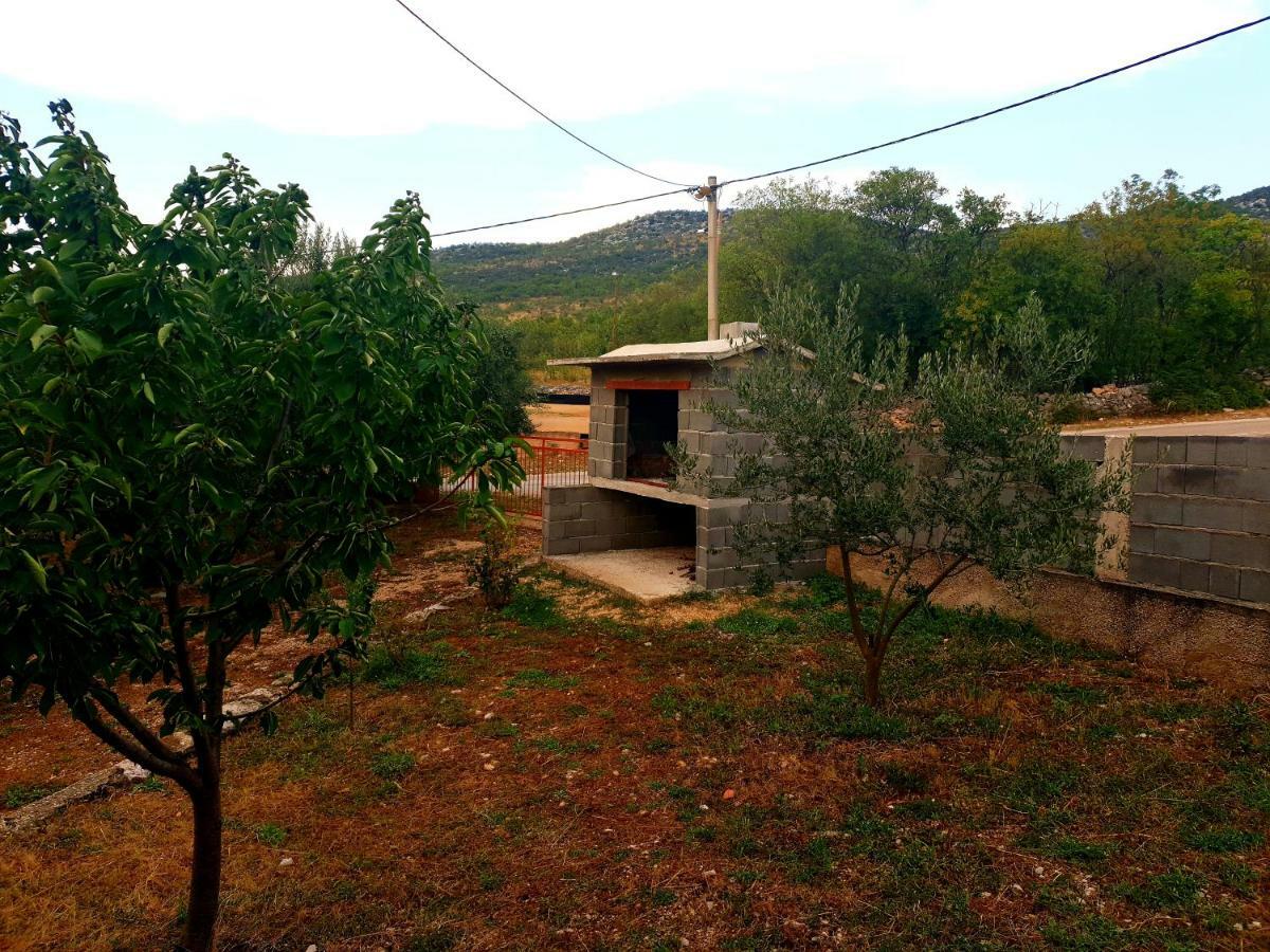 Kuca Za Odmor Mile Holiday home Drnis